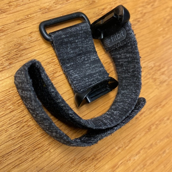 Fitbit Charge 6 - Picture 5 of 7